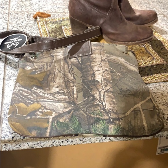 NWT Realtree camo Crossbody bag - Picture 2 of 4